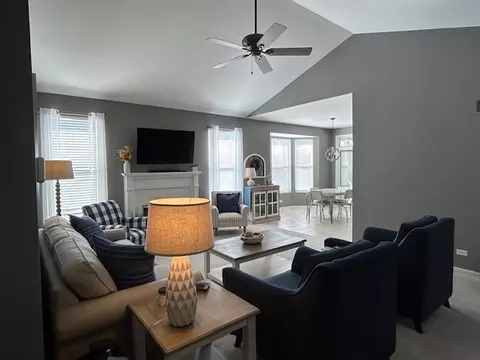 Living - 114 Oakton St, Mchenry, IL 60050 photo 4 of 6