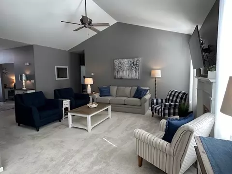 Living - 114 Oakton St, Mchenry, IL 60050 photo 2 of 6