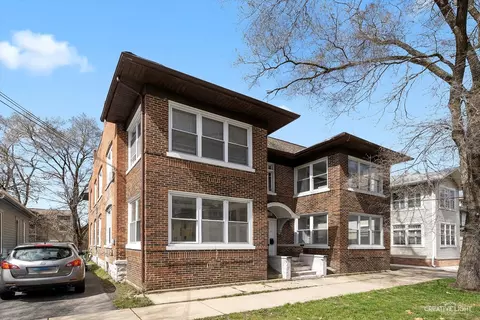 13-15 S West St, Aurora, IL 60505