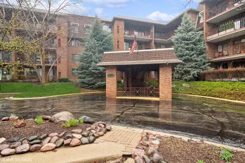 51 Old Oak Dr #309, Buffalo Grove, IL 60089