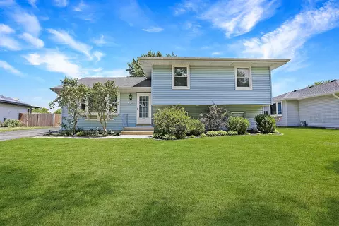 2702 Ruth Fitzgerald Dr, Plainfield, IL 60586 photo 2
