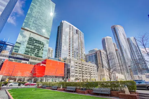 240 E Illinois St #2411, Chicago, IL 60611