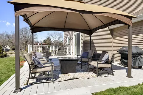 Exterior - 1100 Appleton Ln, Geneva, IL 60134 photo 4 of 6