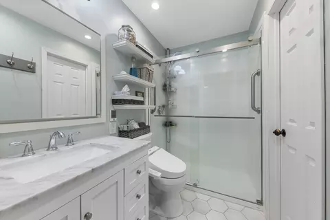Bath - 1100 Appleton Ln, Geneva, IL 60134 photo 1 of 2