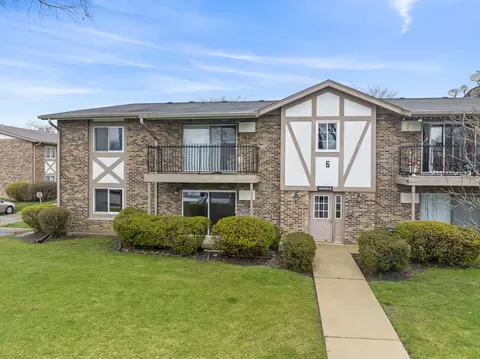 16 W470 Lake Dr #6B-108, Willowbrook, IL 60527