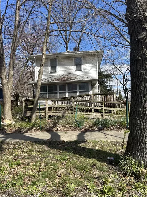 1402 N Walnut St, Champaign, IL 61820