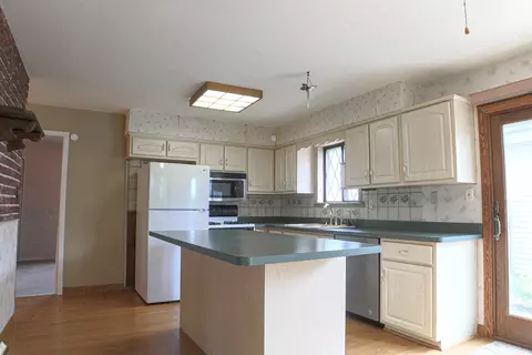 Kitchen - 5232 169th St, Oak Forest, IL 60452 photo 1 of 2