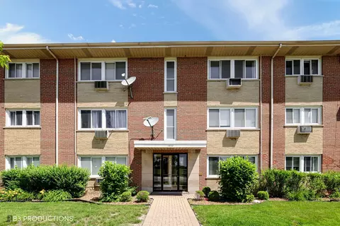 4430 W 111th St #11, Oak Lawn, IL 60453