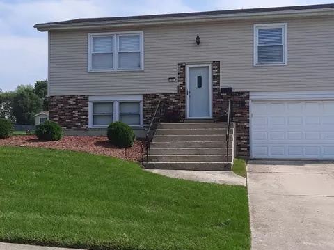 1101 Blackhawk Dr, University Park, IL 60484