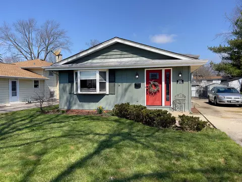 1011 Dawes Ave, Wheaton, IL 60189