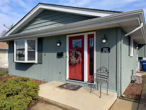 Exterior - 1011 Dawes Ave, Wheaton, IL 60189 photo 2 of 6