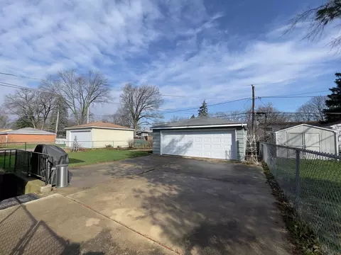 Exterior - 1011 Dawes Ave, Wheaton, IL 60189 photo 5 of 6