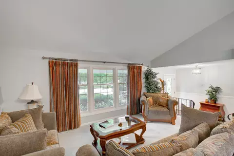 1428 Willcrest Rd, Naperville, IL 60540 photo 3