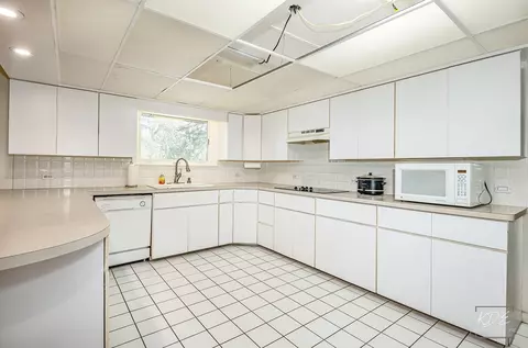 Kitchen - 21800 W Old Renwick Rd, Plainfield, IL 60544 photo 4 of 6