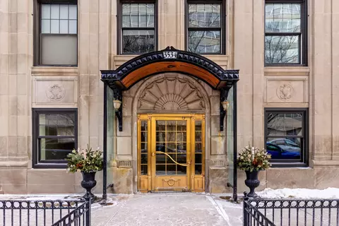 3534 N Lake Shore Dr #2D, Chicago, IL 60657
