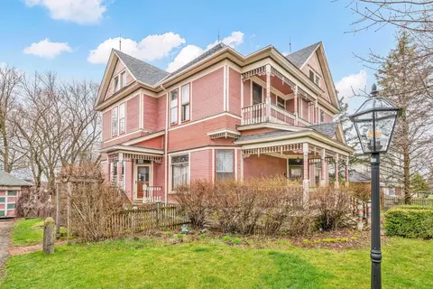137 N View St, Hinckley, IL 60520