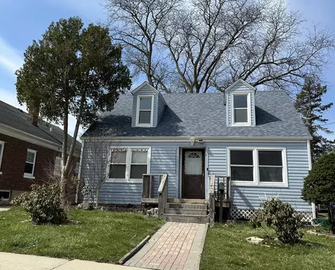 154 S Commonwealth Ave, Elgin, IL 60123