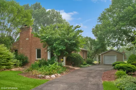 31455 N Oplaine Rd, Green Oaks, IL 60048