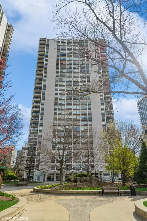 1455 N Sandburg Ter #2103, Chicago, IL 60610