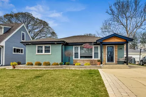 824 Florence Dr, Park Ridge, IL 60068