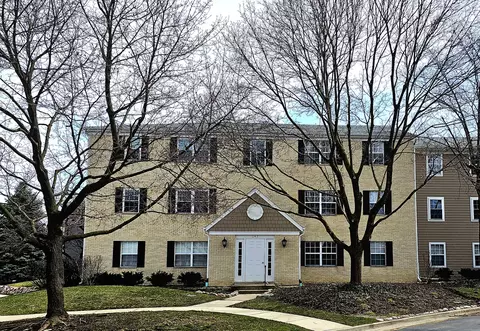 142 E Winchester Rd #B, Libertyville, IL 60048