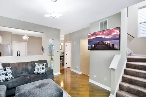 Living - 4122 Dalewood Dr, Plainfield, IL 60586 photo 2 of 4