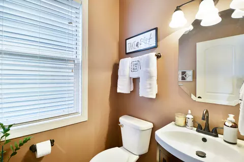 Bath - 4122 Dalewood Dr, Plainfield, IL 60586 photo 2 of 2