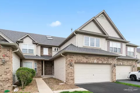 19 Oak Creek Ct #19, North Aurora, IL 60542
