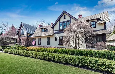 1002 Woodbine Pl, Lake Forest, IL 60045