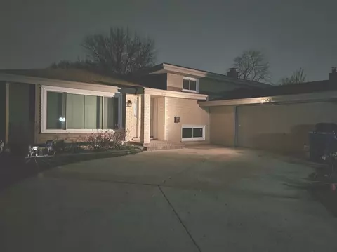 1570 W Stone Ave, Addison, IL 60101