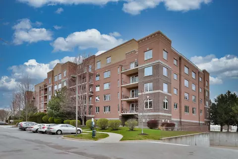 5155 W Madison St #301, Skokie, IL 60077