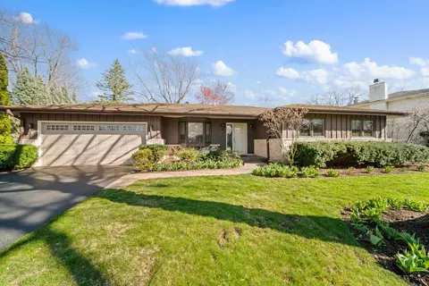 1901 Fieldwood Dr, Northbrook, IL 60062