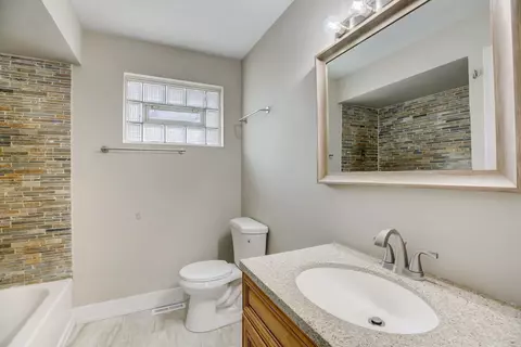 Bath - 1016 E 156th Pl, Dolton, IL 60419 photo 2 of 2