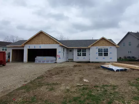 716 Oxford Dr, Byron, IL 61010