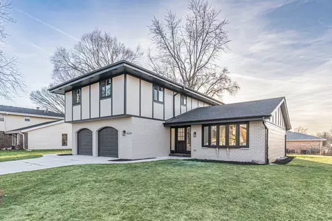 1024 Tiverton Ct, Schaumburg, IL 60193