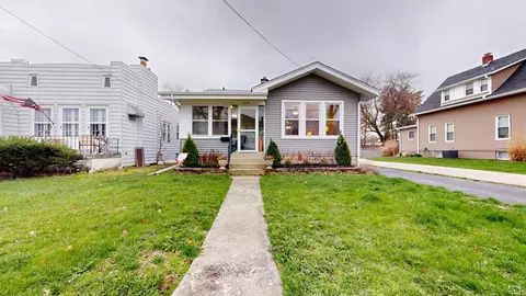 1621 E Oakland Ave, Bloomington, IL 61701
