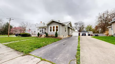 Exterior - 1621 E Oakland Ave, Bloomington, IL 61701 photo 3 of 9