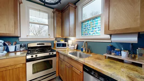 Kitchen - 1621 E Oakland Ave, Bloomington, IL 61701 photo 4 of 6
