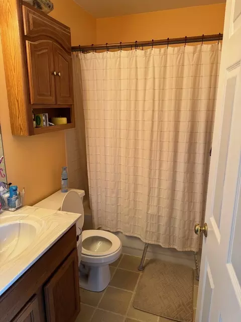 Bath - 1920 Fremont Ln, Johnsburg, IL 60051 photo 3 of 3