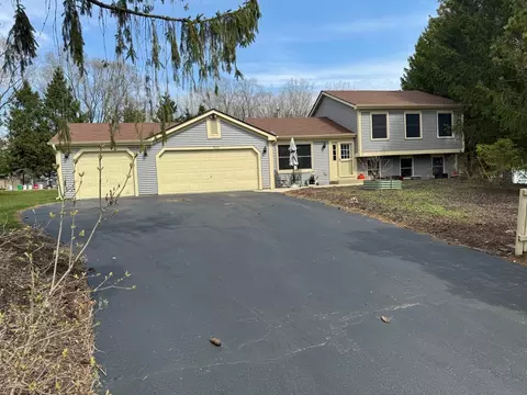 1920 Fremont Ln, Johnsburg, IL 60051