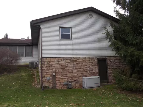 Exterior - 11233 Bayberry Dr, Roscoe, IL 61073 photo 7 of 8