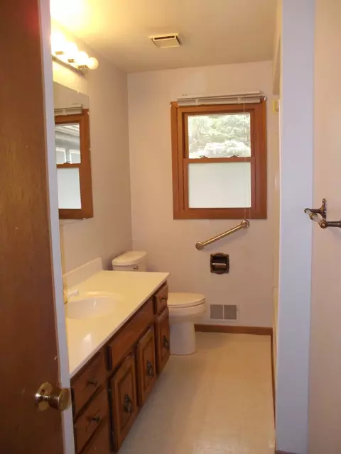 Bath - 11233 Bayberry Dr, Roscoe, IL 61073 photo 2 of 2