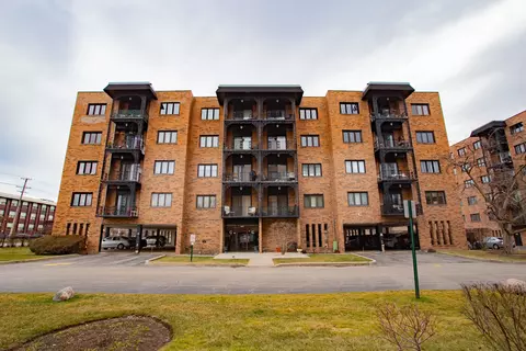 9335 Landings Ln #403C, Des Plaines, IL 60016