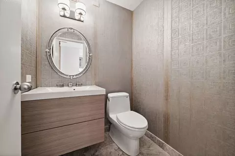 110 E Delaware Pl #1802, Chicago, IL 60611 photo 10