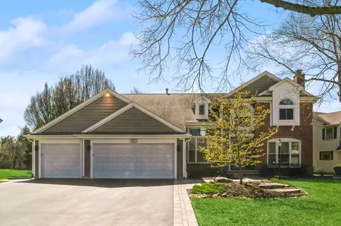 877 Saugatuck Trl, Vernon Hills, IL 60061