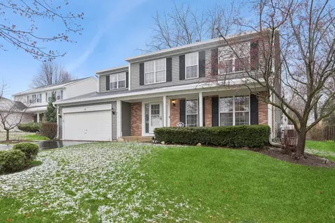 58 Ivanhoe Ln, Cary, IL 60013