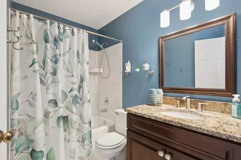 Bath - 58 Ivanhoe Ln, Cary, IL 60013 photo 3 of 3