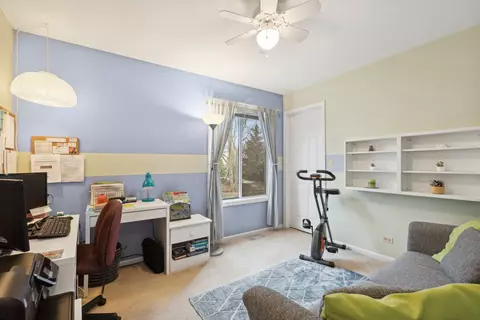 Bedroom - 58 Ivanhoe Ln, Cary, IL 60013 photo 2 of 3