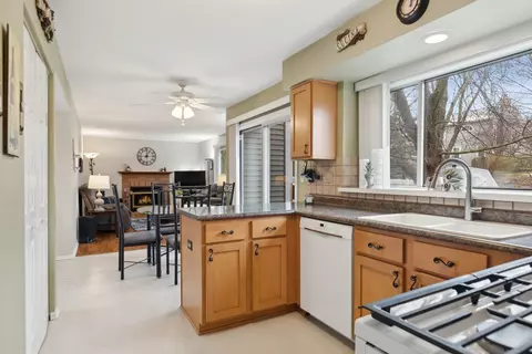 Kitchen - 58 Ivanhoe Ln, Cary, IL 60013 photo 2 of 3