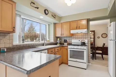 Kitchen - 58 Ivanhoe Ln, Cary, IL 60013 photo 1 of 3